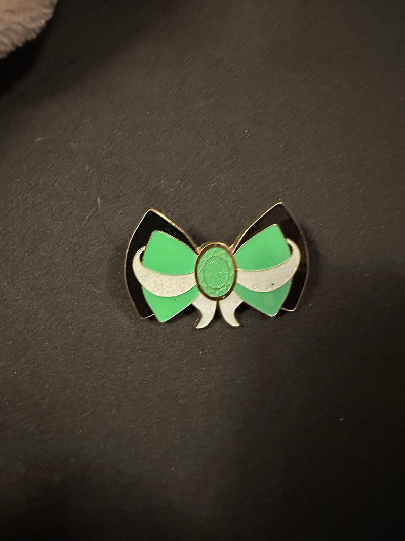 Tiana bow mystery box pin