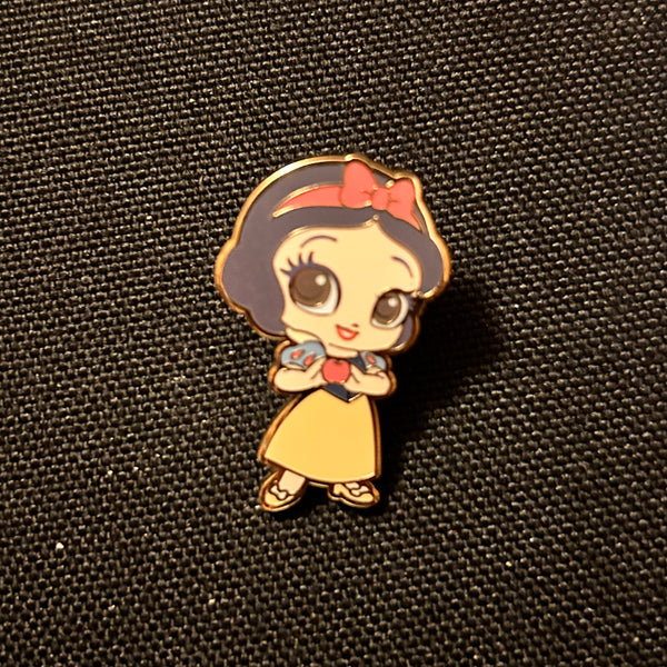 Loungefly  Princess Chibi Mystery - Snow White Pin