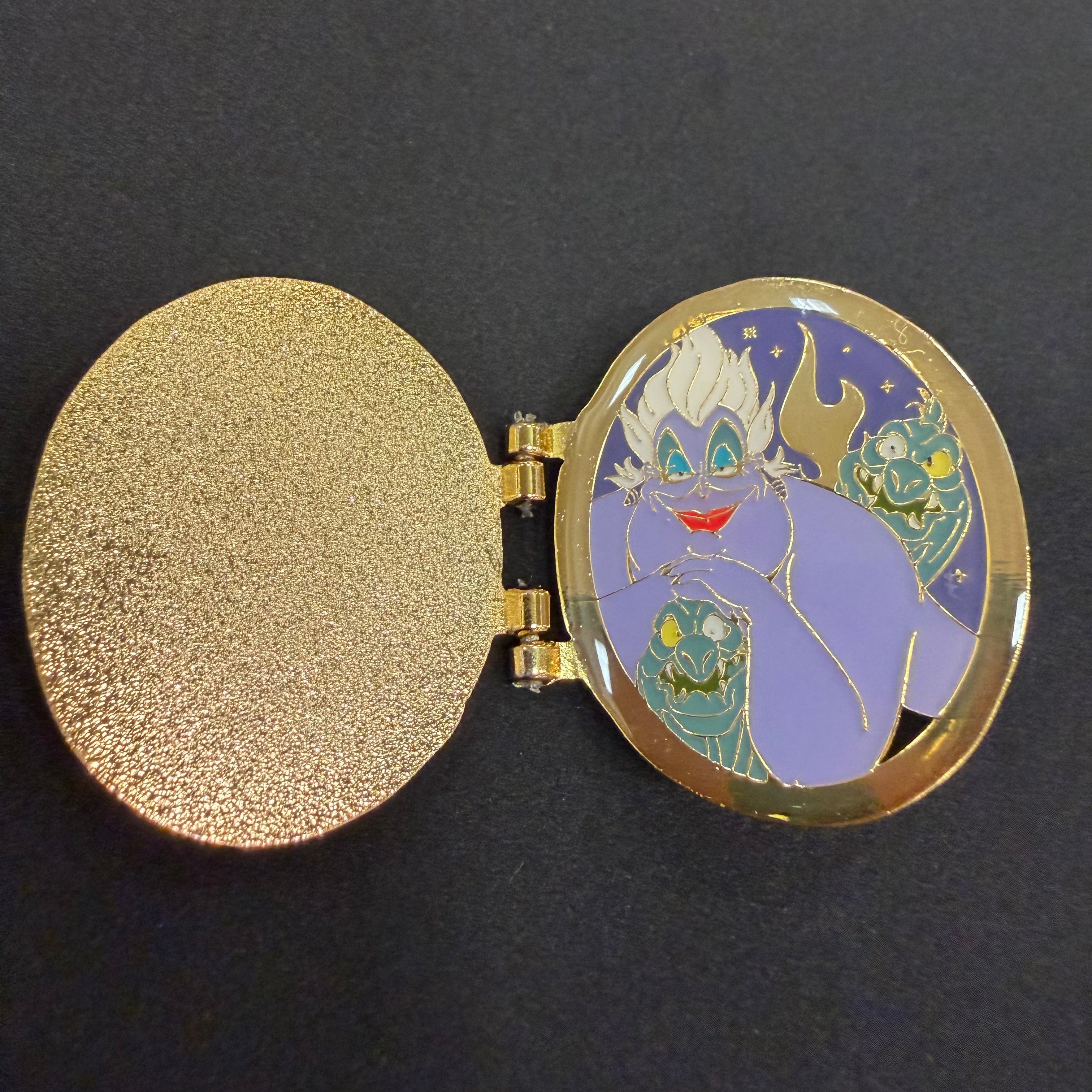 Loungefly Disney The Little Mermaid Hinged Portait Ursula Pin Locket Flotsam D5
